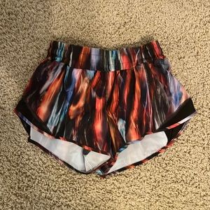 Multicolored lululemon hotty hot shorts 2.5” size 4